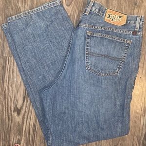Men’s Lucky brand jeans. Great condition!